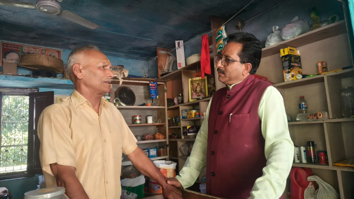 सेवा संकल्प यात्रा के तहत वरिष्ठ कार्यकर्ताओं के घर- घर पहुंचे रघुबीर सिंह बिष्ट