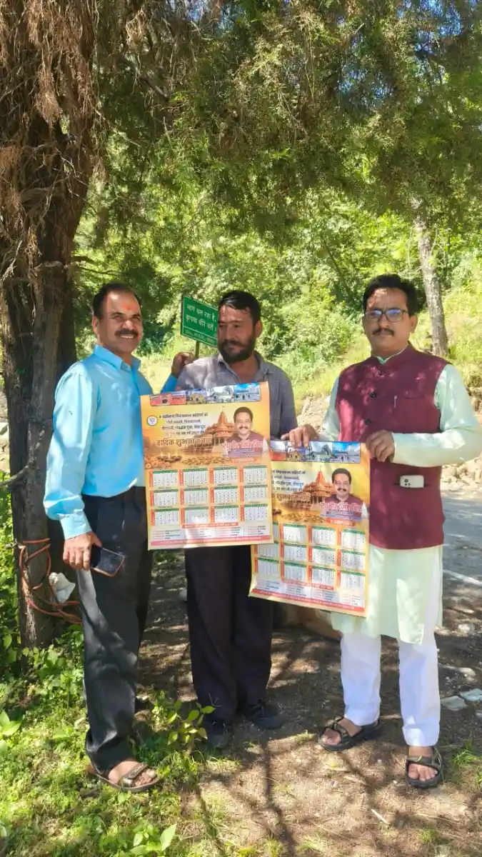 सेवा संकल्प यात्रा के तहत वरिष्ठ कार्यकर्ताओं के घर- घर पहुंचे रघुबीर सिंह बिष्ट